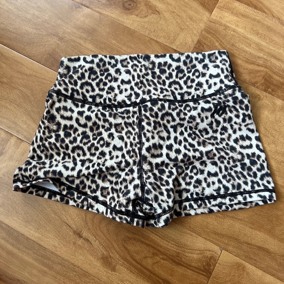 Muscle Nation Scrunch Booty shorts- Rachel Edition - Picture 1 of 3